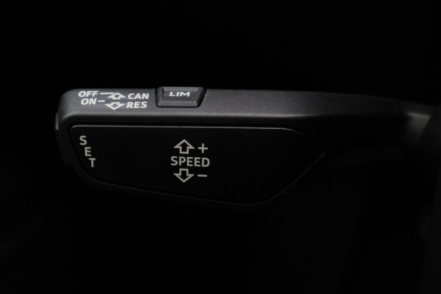 Audi A3 Sportback 30 TFSI Attitude Virtual Cockpit, Sportstoelen, Apple Carplay, LED, Climate, PDC