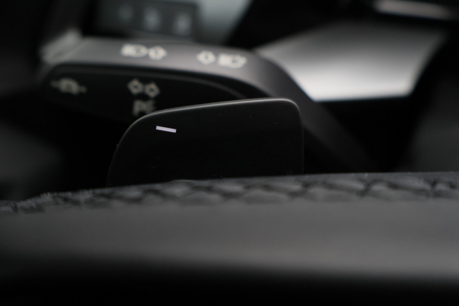 Audi A3 Sportback 30 TFSI Attitude Virtual Cockpit, Sportstoelen, Apple Carplay, LED, Climate, PDC