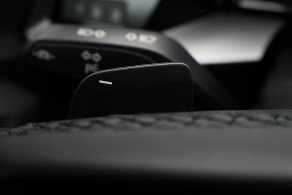 Audi A3 Sportback 30 TFSI Attitude Virtual Cockpit, Sportstoelen, Apple Carplay, LED, Climate, PDC