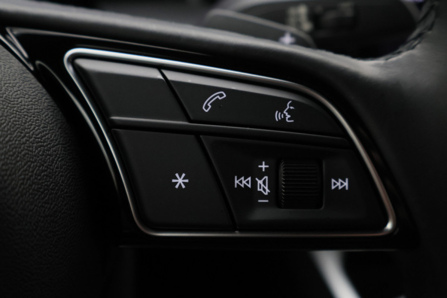 Audi A3 Sportback 30 TFSI Attitude Virtual Cockpit, Sportstoelen, Apple Carplay, LED, Climate, PDC