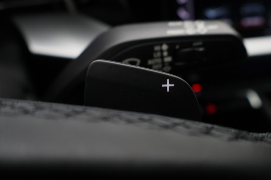 Audi A3 Sportback 30 TFSI Attitude Virtual Cockpit, Sportstoelen, Apple Carplay, LED, Climate, PDC