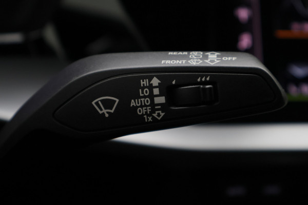 Audi A3 Sportback 30 TFSI Attitude Virtual Cockpit, Sportstoelen, Apple Carplay, LED, Climate, PDC