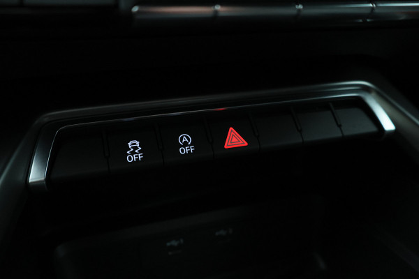 Audi A3 Sportback 30 TFSI Attitude Virtual Cockpit, Sportstoelen, Apple Carplay, LED, Climate, PDC