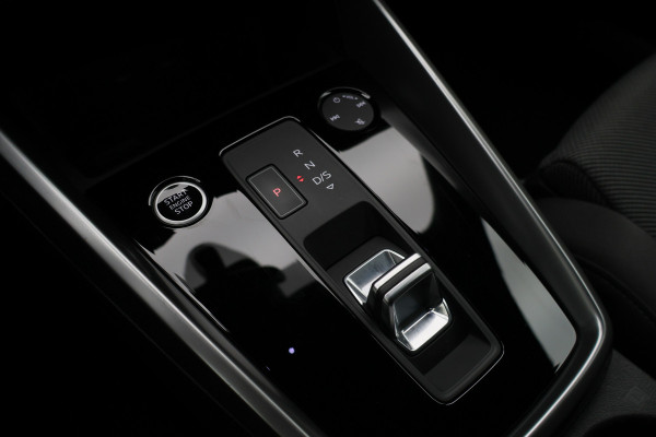 Audi A3 Sportback 30 TFSI Attitude Virtual Cockpit, Sportstoelen, Apple Carplay, LED, Climate, PDC