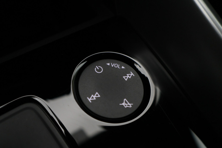 Audi A3 Sportback 30 TFSI Attitude Virtual Cockpit, Sportstoelen, Apple Carplay, LED, Climate, PDC