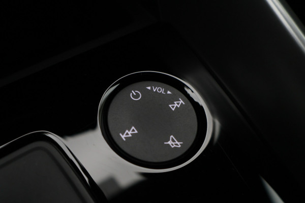 Audi A3 Sportback 30 TFSI Attitude Virtual Cockpit, Sportstoelen, Apple Carplay, LED, Climate, PDC