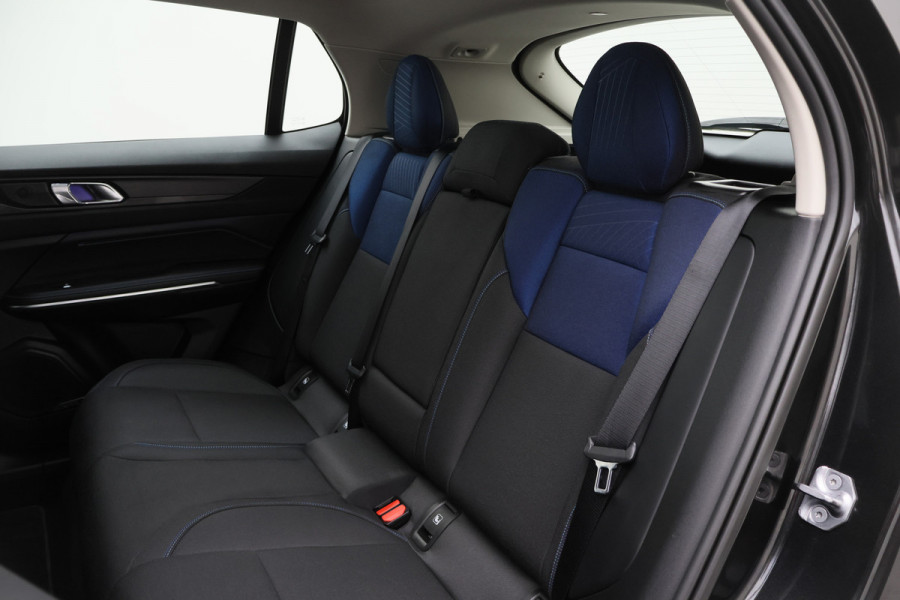 Lynk & Co 01 1.5 HEV Hybrid Panoramadak, ACC, Camera, Apple Carplay, DAB, PDC, Trekhaak, 20''