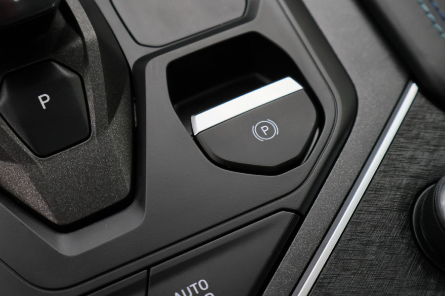 Lynk & Co 01 1.5 HEV Hybrid Panoramadak, ACC, Camera, Apple Carplay, DAB, PDC, Trekhaak, 20''
