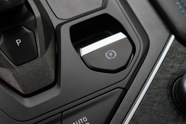 Lynk & Co 01 1.5 HEV Hybrid Panoramadak, ACC, Camera, Apple Carplay, DAB, PDC, Trekhaak, 20''