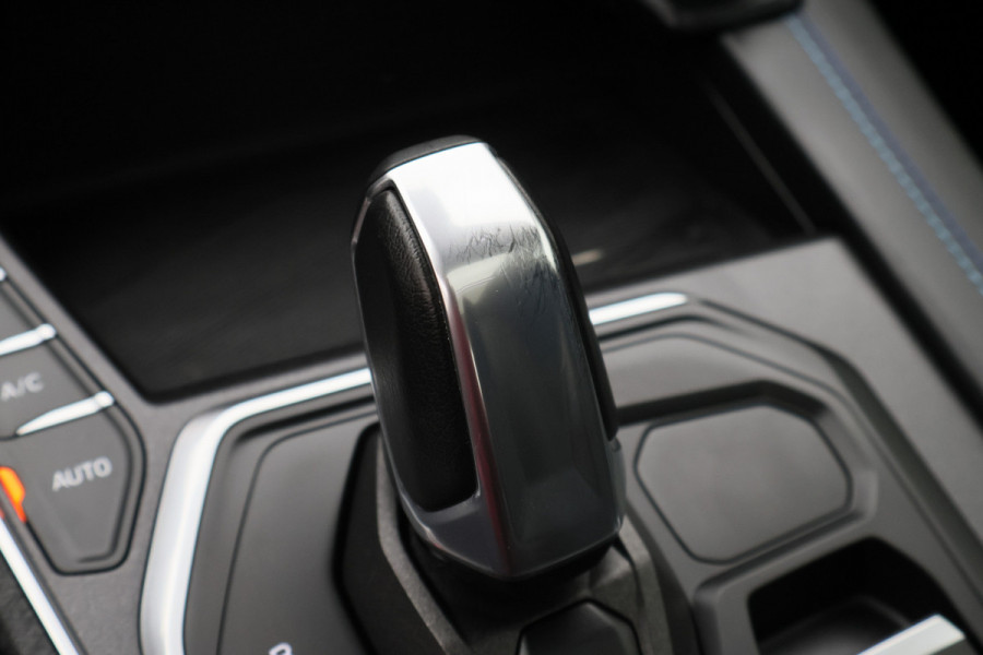 Lynk & Co 01 1.5 HEV Hybrid Panoramadak, ACC, Camera, Apple Carplay, DAB, PDC, Trekhaak, 20''
