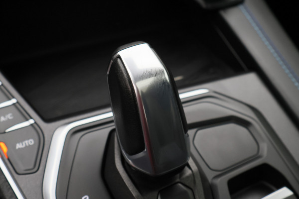 Lynk & Co 01 1.5 HEV Hybrid Panoramadak, ACC, Camera, Apple Carplay, DAB, PDC, Trekhaak, 20''