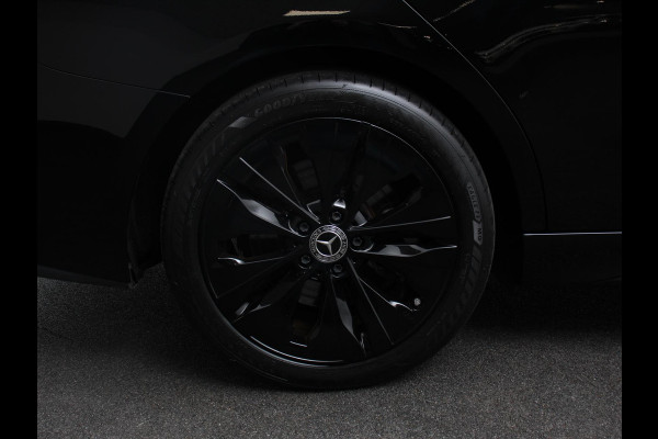 Mercedes-Benz C-Klasse 300e AMG Line sedan Automaat | Climate control | Adaptieve cruise control | Parkeersensoren | Achteruitrijcamera | Sfeerverlichting | Stoelverwarming | Keyless | LED | Navigatie
