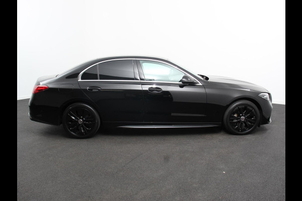 Mercedes-Benz C-Klasse 300e AMG Line sedan Automaat | Climate control | Adaptieve cruise control | Parkeersensoren | Achteruitrijcamera | Sfeerverlichting | Stoelverwarming | Keyless | LED | Navigatie
