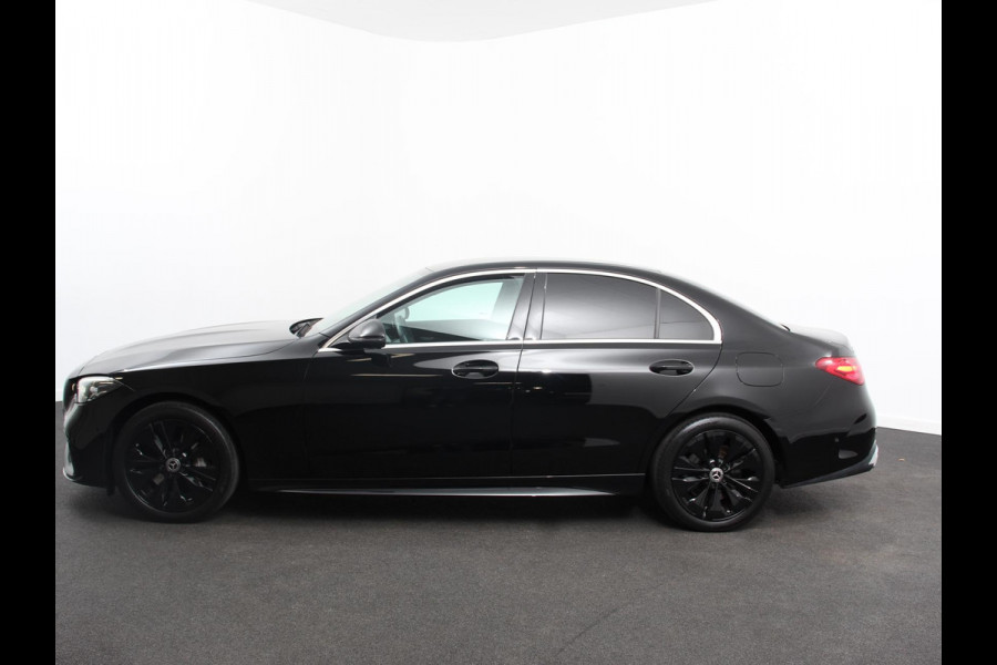 Mercedes-Benz C-Klasse 300e AMG Line sedan Automaat | Climate control | Adaptieve cruise control | Parkeersensoren | Achteruitrijcamera | Sfeerverlichting | Stoelverwarming | Keyless | LED | Navigatie