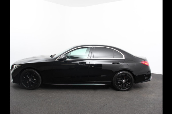 Mercedes-Benz C-Klasse 300e AMG Line sedan Automaat | Climate control | Adaptieve cruise control | Parkeersensoren | Achteruitrijcamera | Sfeerverlichting | Stoelverwarming | Keyless | LED | Navigatie
