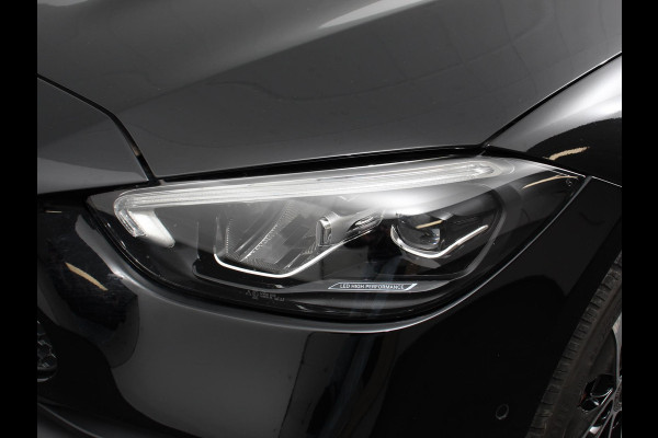 Mercedes-Benz C-Klasse 300e AMG Line sedan Automaat | Climate control | Adaptieve cruise control | Parkeersensoren | Achteruitrijcamera | Sfeerverlichting | Stoelverwarming | Keyless | LED | Navigatie