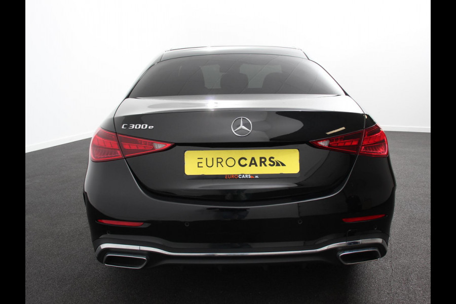 Mercedes-Benz C-Klasse 300e AMG Line sedan Automaat | Climate control | Adaptieve cruise control | Parkeersensoren | Achteruitrijcamera | Sfeerverlichting | Stoelverwarming | Keyless | LED | Navigatie