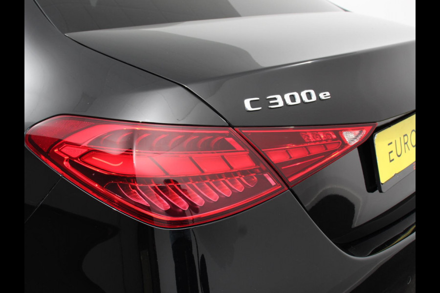 Mercedes-Benz C-Klasse 300e AMG Line sedan Automaat | Climate control | Adaptieve cruise control | Parkeersensoren | Achteruitrijcamera | Sfeerverlichting | Stoelverwarming | Keyless | LED | Navigatie