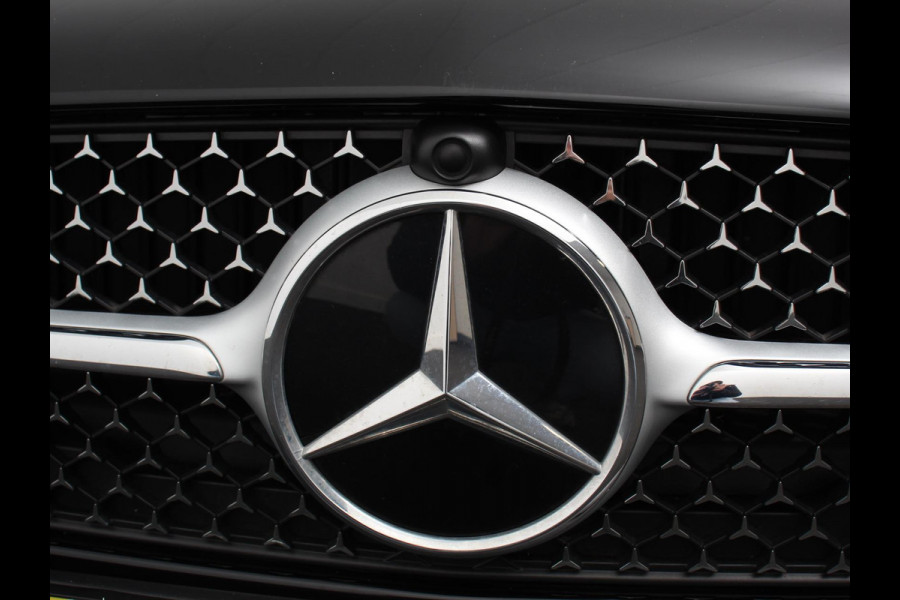 Mercedes-Benz C-Klasse 300e AMG Line sedan Automaat | Climate control | Adaptieve cruise control | Parkeersensoren | Achteruitrijcamera | Sfeerverlichting | Stoelverwarming | Keyless | LED | Navigatie