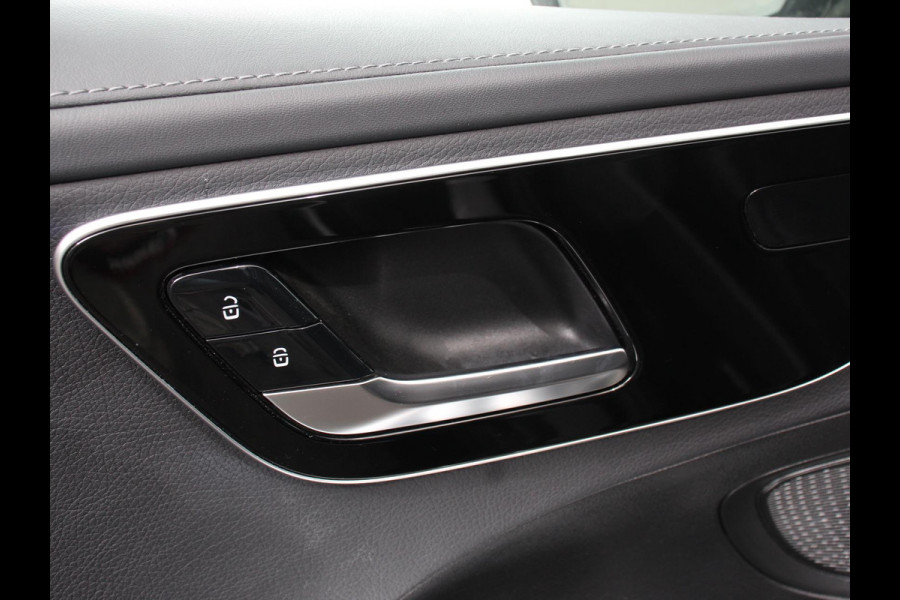 Mercedes-Benz C-Klasse 300e AMG Line sedan Automaat | Climate control | Adaptieve cruise control | Parkeersensoren | Achteruitrijcamera | Sfeerverlichting | Stoelverwarming | Keyless | LED | Navigatie