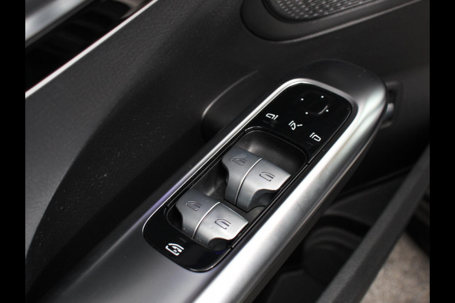 Mercedes-Benz C-Klasse 300e AMG Line sedan Automaat | Climate control | Adaptieve cruise control | Parkeersensoren | Achteruitrijcamera | Sfeerverlichting | Stoelverwarming | Keyless | LED | Navigatie