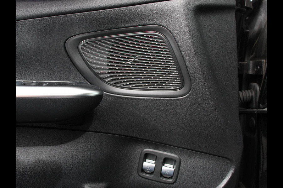 Mercedes-Benz C-Klasse 300e AMG Line sedan Automaat | Climate control | Adaptieve cruise control | Parkeersensoren | Achteruitrijcamera | Sfeerverlichting | Stoelverwarming | Keyless | LED | Navigatie