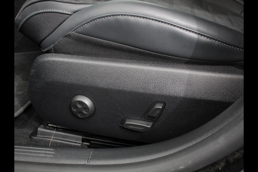 Mercedes-Benz C-Klasse 300e AMG Line sedan Automaat | Climate control | Adaptieve cruise control | Parkeersensoren | Achteruitrijcamera | Sfeerverlichting | Stoelverwarming | Keyless | LED | Navigatie