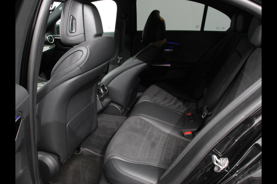 Mercedes-Benz C-Klasse 300e AMG Line sedan Automaat | Climate control | Adaptieve cruise control | Parkeersensoren | Achteruitrijcamera | Sfeerverlichting | Stoelverwarming | Keyless | LED | Navigatie