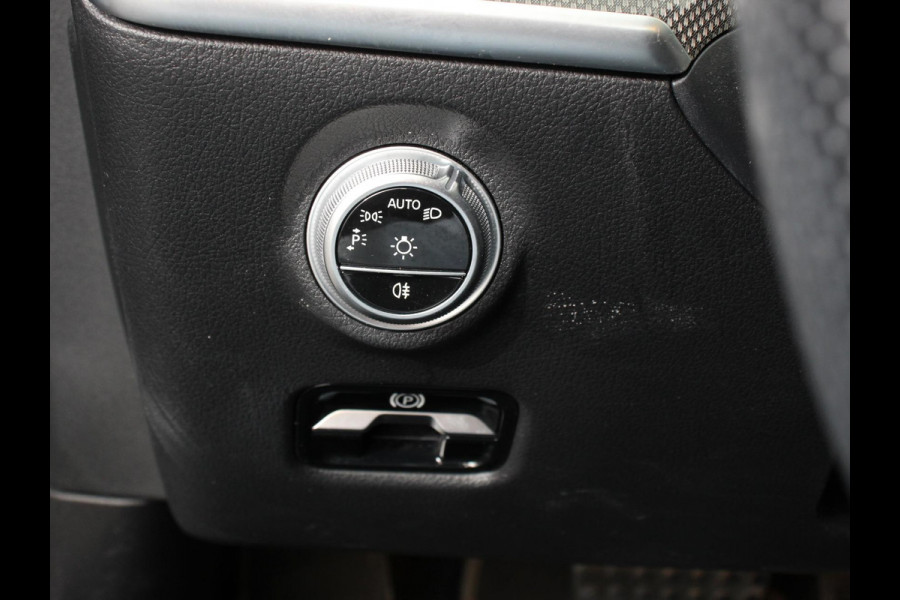 Mercedes-Benz C-Klasse 300e AMG Line sedan Automaat | Climate control | Adaptieve cruise control | Parkeersensoren | Achteruitrijcamera | Sfeerverlichting | Stoelverwarming | Keyless | LED | Navigatie