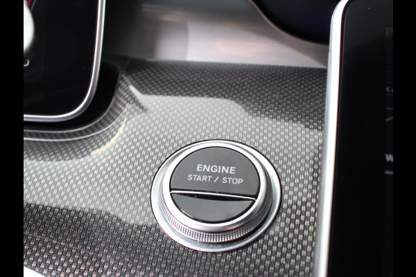 Mercedes-Benz C-Klasse 300e AMG Line sedan Automaat | Climate control | Adaptieve cruise control | Parkeersensoren | Achteruitrijcamera | Sfeerverlichting | Stoelverwarming | Keyless | LED | Navigatie