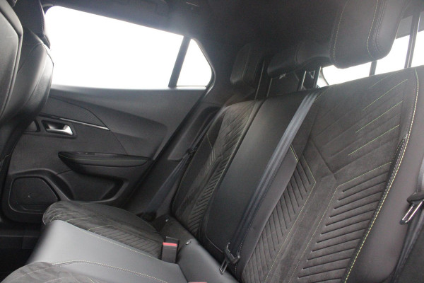 Peugeot 2008 1.2 Hybrid 145PK AUTOMAAT GT | ELEKTRISCH BEDIENBARE BESTUURDERSSTOEL | NAVIGATIE | FULL LED KOPLAMPEN | DRAADLOZE APPLE CARPLAY/ANDROID AUTO | ADAPTIVE CRUISE CONTROL | CAMERA VOOR + ACHTER | CLIMATE CONTROL | LICHTMETALEN VELGEN 17" | KEYLESS ENTRY/START | DAB+ RADIO | ALCANTARA/LEDEREN BEKLEDING  | DODEHOEK DETECTIE | PARKEERSENSOREN VOOR + ACHTER | STOEL VERWARMING | DRAADLOZE TELEFOONLADER |