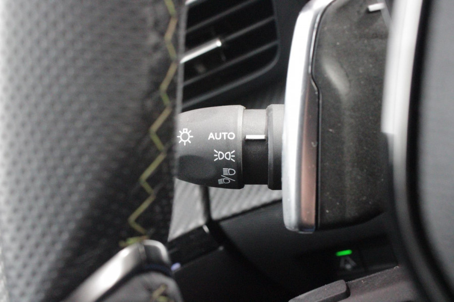 Peugeot 2008 1.2 Hybrid 145PK AUTOMAAT GT | ELEKTRISCH BEDIENBARE BESTUURDERSSTOEL | NAVIGATIE | FULL LED KOPLAMPEN | DRAADLOZE APPLE CARPLAY/ANDROID AUTO | ADAPTIVE CRUISE CONTROL | CAMERA VOOR + ACHTER | CLIMATE CONTROL | LICHTMETALEN VELGEN 17" | KEYLESS ENTRY/START | DAB+ RADIO | ALCANTARA/LEDEREN BEKLEDING  | DODEHOEK DETECTIE | PARKEERSENSOREN VOOR + ACHTER | STOEL VERWARMING | DRAADLOZE TELEFOONLADER |