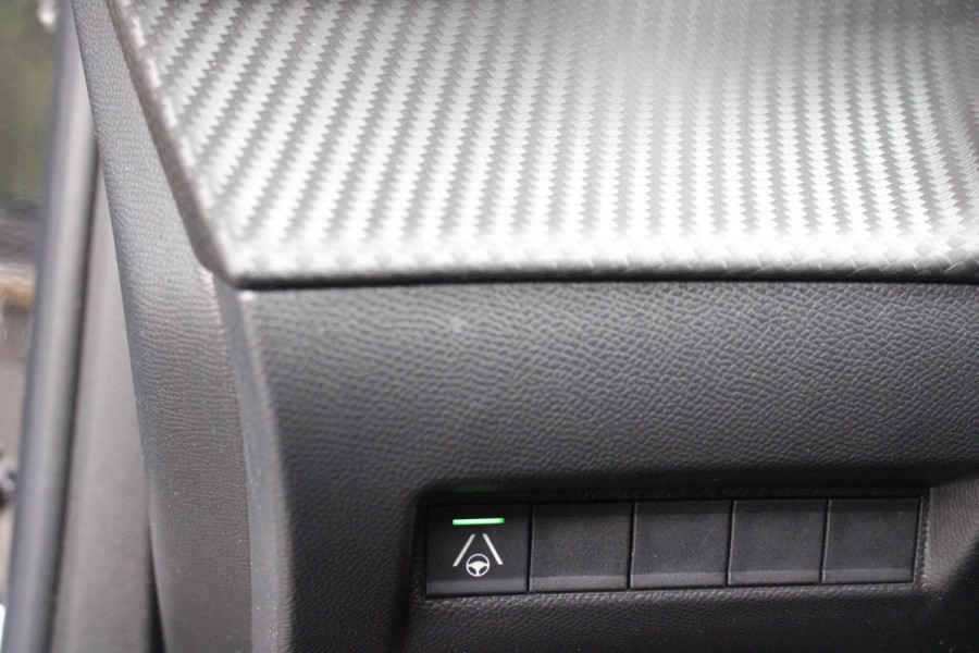 Peugeot 2008 1.2 Hybrid 145PK AUTOMAAT GT | ELEKTRISCH BEDIENBARE BESTUURDERSSTOEL | NAVIGATIE | FULL LED KOPLAMPEN | DRAADLOZE APPLE CARPLAY/ANDROID AUTO | ADAPTIVE CRUISE CONTROL | CAMERA VOOR + ACHTER | CLIMATE CONTROL | LICHTMETALEN VELGEN 17" | KEYLESS ENTRY/START | DAB+ RADIO | ALCANTARA/LEDEREN BEKLEDING  | DODEHOEK DETECTIE | PARKEERSENSOREN VOOR + ACHTER | STOEL VERWARMING | DRAADLOZE TELEFOONLADER |