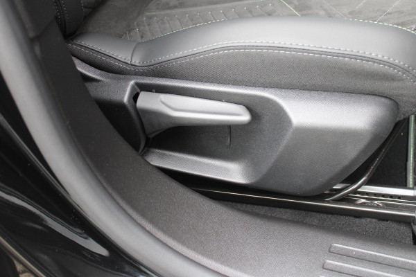 Peugeot 2008 1.2 Hybrid 145PK AUTOMAAT GT | ELEKTRISCH BEDIENBARE BESTUURDERSSTOEL | NAVIGATIE | FULL LED KOPLAMPEN | DRAADLOZE APPLE CARPLAY/ANDROID AUTO | ADAPTIVE CRUISE CONTROL | CAMERA VOOR + ACHTER | CLIMATE CONTROL | LICHTMETALEN VELGEN 17" | KEYLESS ENTRY/START | DAB+ RADIO | ALCANTARA/LEDEREN BEKLEDING  | DODEHOEK DETECTIE | PARKEERSENSOREN VOOR + ACHTER | STOEL VERWARMING | DRAADLOZE TELEFOONLADER |