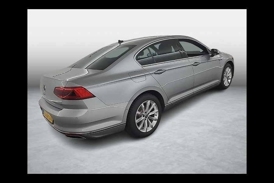 Volkswagen Passat 1.4 TSI PHEV GTE Business | Plug-in Hybride | Panoramadak | Head-up | Nederlandse auto origineel 10.000km | Trekhaak |