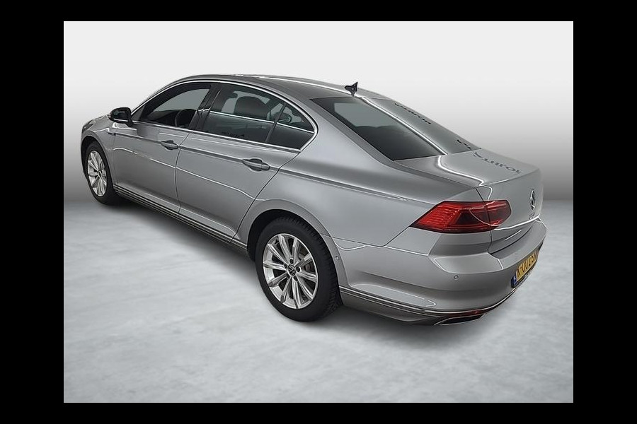 Volkswagen Passat 1.4 TSI PHEV GTE Business | Plug-in Hybride | Panoramadak | Head-up | Nederlandse auto origineel 10.000km | Trekhaak |