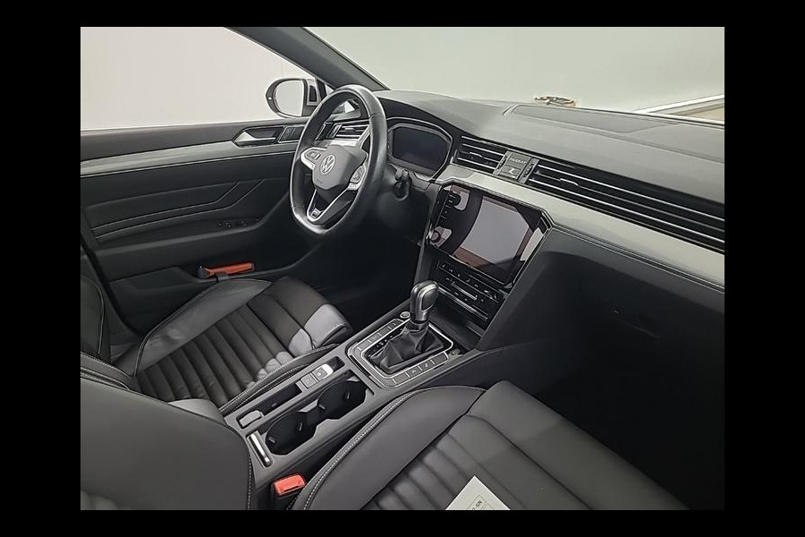 Volkswagen Passat 1.4 TSI PHEV GTE Business | Plug-in Hybride | Panoramadak | Head-up | Nederlandse auto origineel 10.000km | Trekhaak |