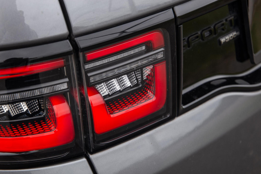Land Rover Discovery Sport P300e Aut. AWD R-Dynamic CARPLAY / LEER / DEALER ONDERHOUDEN / CAMERA