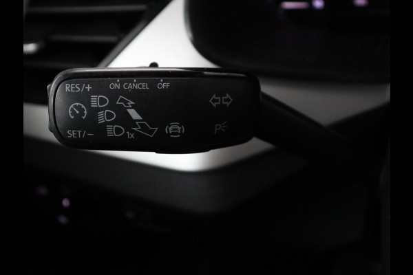 Škoda Kamiq 1.0 TSI Sport | Virtual Cockpit | Carplay | Navigatie | Sportstoelen | 17'' | Full LED | Climate control | Parkeerhulp | Cruise control | Bluetooth