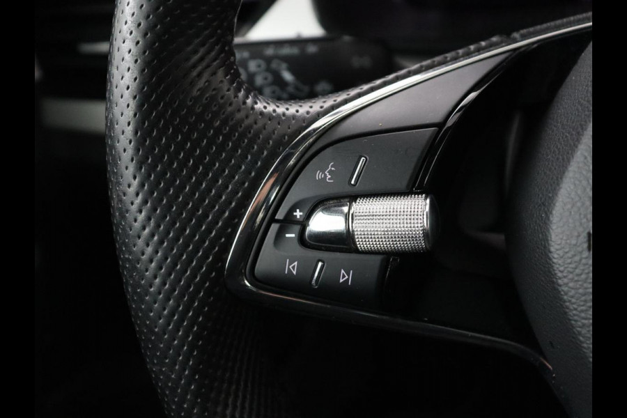 Škoda Kamiq 1.0 TSI Sport | Virtual Cockpit | Carplay | Navigatie | Sportstoelen | 17'' | Full LED | Climate control | Parkeerhulp | Cruise control | Bluetooth
