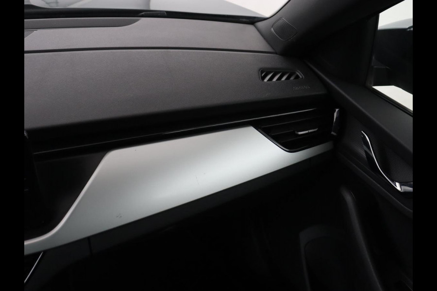 Škoda Kamiq 1.0 TSI Sport | Virtual Cockpit | Carplay | Navigatie | Sportstoelen | 17'' | Full LED | Climate control | Parkeerhulp | Cruise control | Bluetooth
