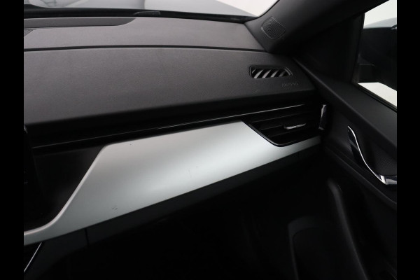 Škoda Kamiq 1.0 TSI Sport | Virtual Cockpit | Carplay | Navigatie | Sportstoelen | 17'' | Full LED | Climate control | Parkeerhulp | Cruise control | Bluetooth