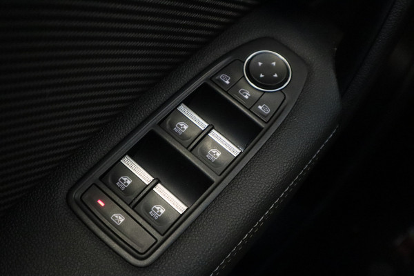 Renault Captur 1.6 E-Tech full hybrid 145 E-Tech engineered ACC PDC Navi Stoelverwarming 360 Camera NAP! * Hemelvaartsdag geopend van 12:00 tot 17:00u *