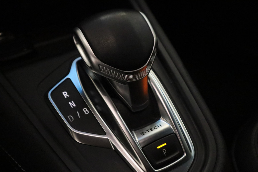 Renault Captur 1.6 E-Tech full hybrid 145 E-Tech engineered ACC PDC Navi Stoelverwarming 360 Camera NAP! * Hemelvaartsdag geopend van 12:00 tot 17:00u *