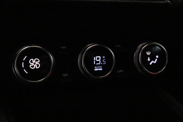 Renault Captur 1.6 E-Tech full hybrid 145 E-Tech engineered ACC PDC Navi Stoelverwarming 360 Camera NAP! * Hemelvaartsdag geopend van 12:00 tot 17:00u *
