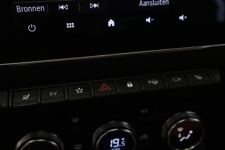 Renault Captur 1.6 E-Tech full hybrid 145 E-Tech engineered ACC PDC Navi Stoelverwarming 360 Camera NAP! * Hemelvaartsdag geopend van 12:00 tot 17:00u *