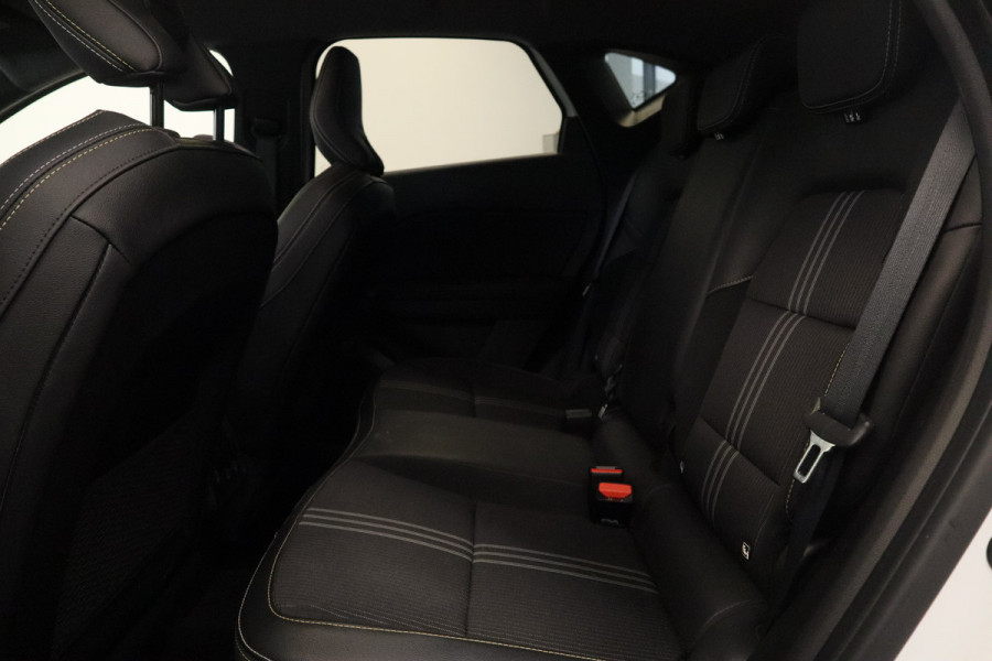 Renault Captur 1.6 E-Tech full hybrid 145 E-Tech engineered ACC PDC Navi Stoelverwarming 360 Camera NAP! * Hemelvaartsdag geopend van 12:00 tot 17:00u *