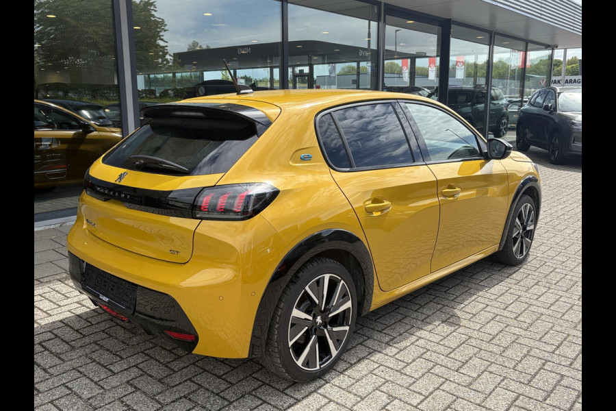 Peugeot e-208 EV GT 50 kWh | 7800 KM | Stoelverwarming | Adaptive Cruise | Dodehoeksensoren | LM Winterset