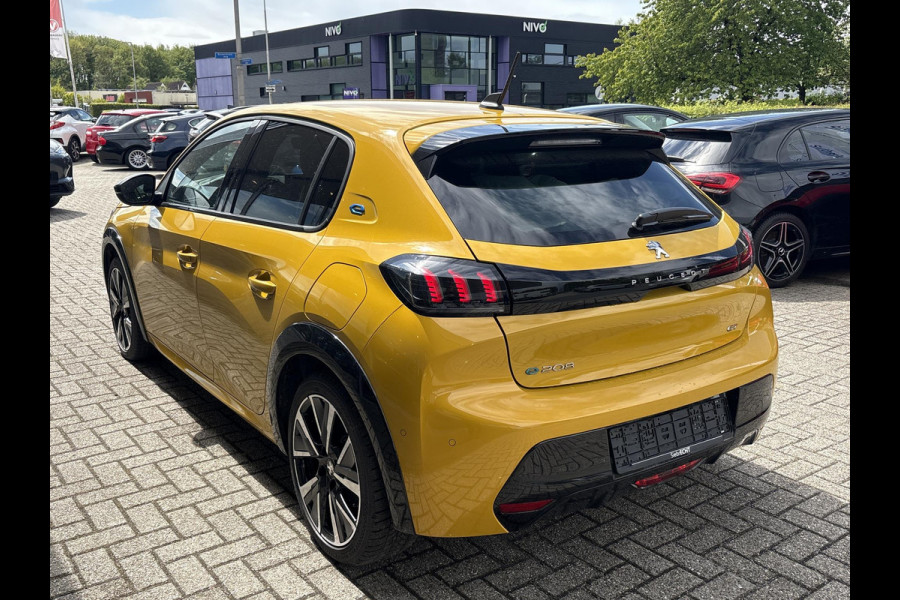 Peugeot e-208 EV GT 50 kWh | 7800 KM | Stoelverwarming | Adaptive Cruise | Dodehoeksensoren | LM Winterset