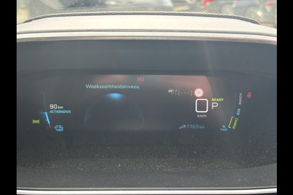 Peugeot e-208 EV GT 50 kWh | 7800 KM | Stoelverwarming | Adaptive Cruise | Dodehoeksensoren | LM Winterset